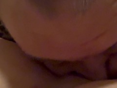 drinkt mijn plas en eet mijn kont