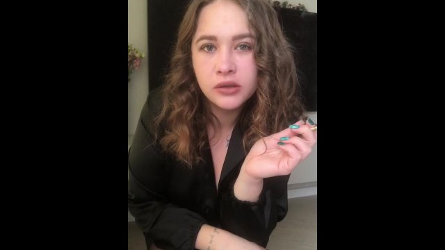 I'm wearing sexy stockings. I want to smoke. I'll show you my big tits.