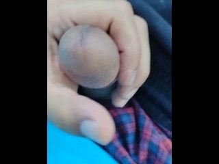 Почти застукали за дразнением моего члена на публике