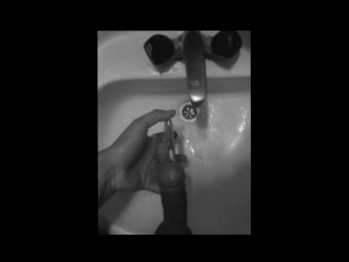 введение в уретру с помощью маркера, мастурбация и эякуляция.