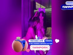 Amigas safadas se pegando escondido do namorado! A Mayra_marceleee chupou a Nanda Santos gostoso!