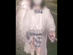 伪娘在雨后的马路边露出自慰 - Screenshot 1 of 16 - Trans