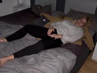 Selbstbefriedigung Multiple Orgasmen Klitoris Reiben Satisfyer Vibrator Fingern Feuchte Muschi