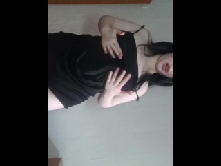 Сексуальная студентка без рубашки показывает сладкую попку и грудь 🥵💕