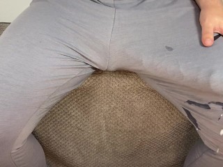 Огромный член кончает в штаны без рук компиляция