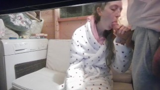 Palenie Weed i ssanie grubego, grubego kutasa w szopie w nocy