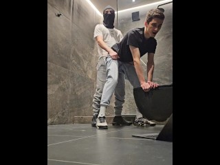 DUDE FUCK GUY AND CUM ON FACE