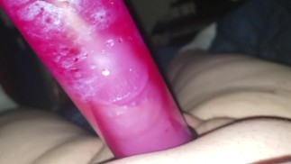 Пухлый Энби использует насос для члена, лопает орех