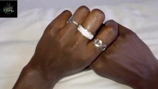 Я люблю растягивать свое сексуальное тело в позе йоги.