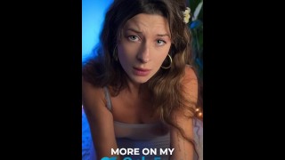 Сексуальная брюнетка заставляет тебя кончить мастурбацией