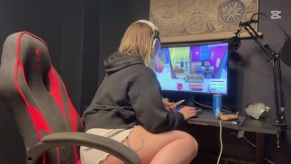 Gaming while farting (Full 8 minutes clip on my of page)