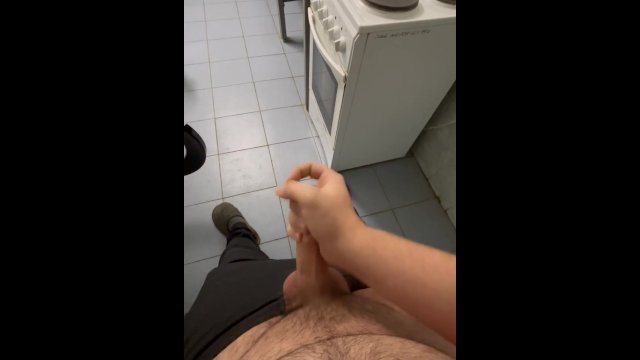 Flapping on shared kitchen