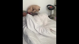 Я трахаю свою соседку по комнате, наполняю ее киску молоком