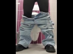 Pee in Public Toilet with Song :D