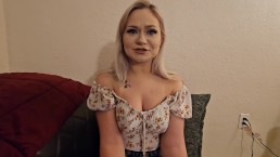 Slutty Blonde Stepsis me folla en el sofá : Rylee Blake : Dirty Tale : Danny Dirt