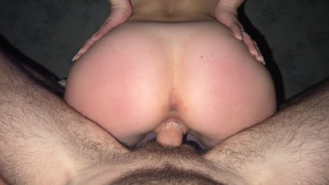 Настоящая измена с лучшим другом мужа, пока ее муж отдыхает рядом с ней. Рогоносец