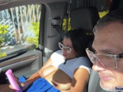 Boomsara latina de ENORMES TETAS Y CULO se somete a la maquina folladora adentro del carro - JB ROAD
