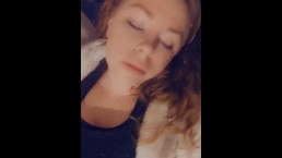 Возбуждённая девушка жаждет переборщить