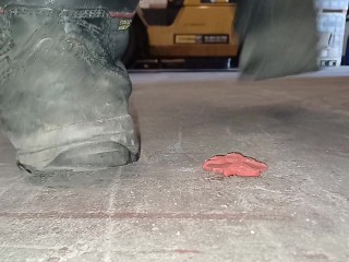 Slowmotion Clayman Crush & Trample, расплющенный под сапогами 👣👣 гиганта