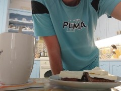 Making myself breakfast part 1 ☕❄️