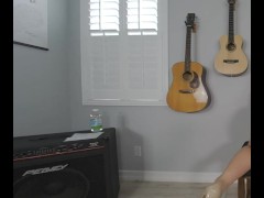 Solo Latina girl,Luna Leve is rubbing her hairy twat,in VR