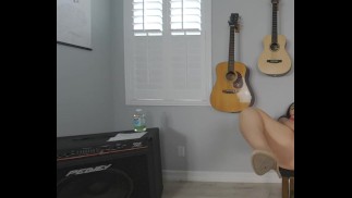 Solo Latina girl,Luna Leve is rubbing her hairy twat,in VR