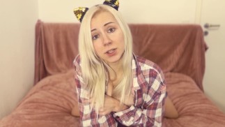 Pussy jerking off on camera and cumming for real. You want to caress her with your tongue?