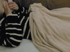 【個人撮影】寝る前にAV見ながらオナニーしました♡素人のリアルオナニー♡日本人女性 - Screenshot 2 of 16 - Japanese