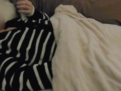 【個人撮影】寝る前にAV見ながらオナニーしました♡素人のリアルオナニー♡日本人女性 - Screenshot 4 of 16 - Uncensored