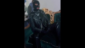 Трахни тебя на заднем сиденье в латексе