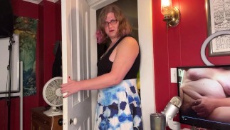 Транс-мачеха застукала тебя за мастурбацией и заставила кончить (JOI)