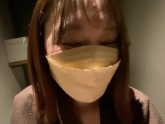 トイレでオナニー中に撮影者が勃ってしまったのでフェラしちゃいました/オナニー/フェラ/素人/日本人/カップル/陰毛 - Screenshot 5 of 16 - Black Hair Girl