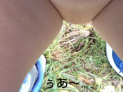 【字幕付き】野外放尿して「きもちい～」って呟いちゃうパイパンマンコ。 - Screenshot 7 of 16 - おしっこ