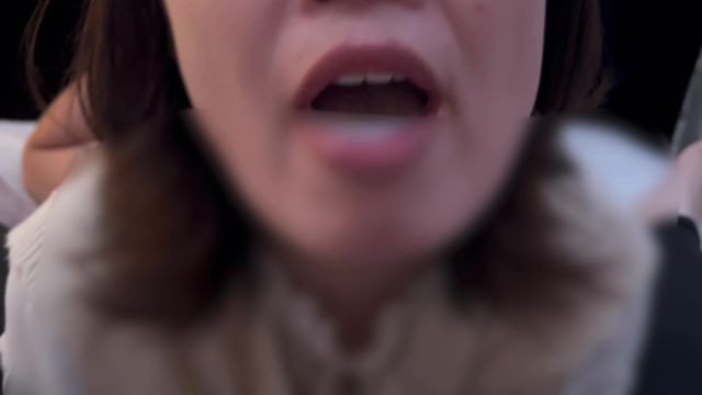 ちんぽで叩かれながらおちんぽみるくを欲しがる女の子