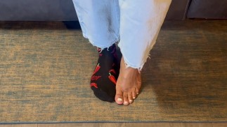 Сними эти носки