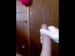 Me corro en las bragas de navidad de mi hermanastra! Super corrida incluso tumbado!