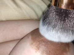 【字幕付き】電動ブラシで乳首コショコショオナニーでハァハァ言いながらイク♥️