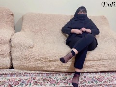 م-.ام.-،ان-.ش ازسرکار میاد خونه بهش میگ لباساتو درنیار دوست دارم تو تن ات،از جوراباش عکس میگیره و... 1/16