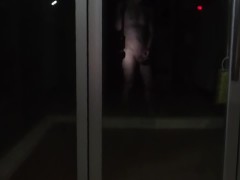 全裸で散歩しながらペニスのリハビリをしています（アイドリング中の車を見つけ、いつもの住人が待ち伏せしているのかと焦って逃げ続けた）　241106-1（3/6）