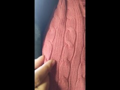 外出先でこっそり乳首カリカリするところを撮影、まんこじっとり濡らす