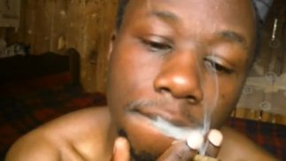 18 year old SMOKING WEED 😮😮 AND GETTING HIGH