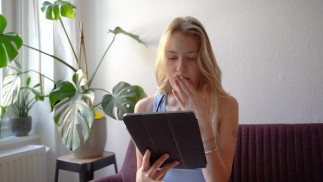 Ganzkörperuntersuchung durch eine flirty Krankenschwester ASMR