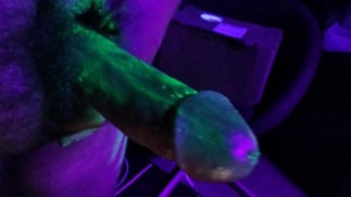 Действительно ли сперма светится при черном свете?