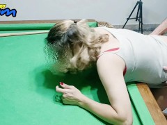 آموزش بیلیارد در باشگاه خصوصی تبدیل شد به سکس خفن - Screenshot 10 of 16 - Crazy Orgasm