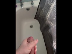 Принятие ванны и душа с дрочкой и спермой - Screenshot 14 of 16 - Shower
