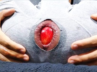 指法和苹果插入特写