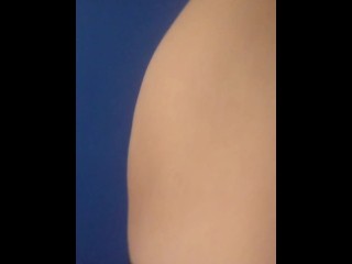 Молодой латиноамериканец с красивой задницей и телом