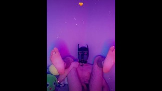 18-летний щенок впервые играет со своим новым дилдо!! 🔥🥵🐶