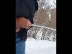 Компиляция. Мочеиспускание в снег в общественных местах - Screenshot 10 of 16 - Outside