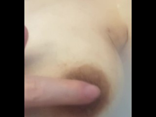 入浴中に乳首立っちゃった